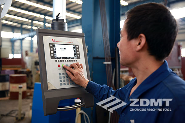 中德機床攜手意大利ESA成功研制新型電液同步數控折彎機2 中德機床攜手意大利ESA成功研制新型電液同步數控折彎機2