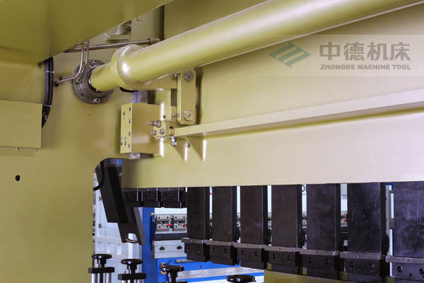 ZDPK-10032配有中德公司最新型扭軸同步裝置，強度高，能調節，專利技術