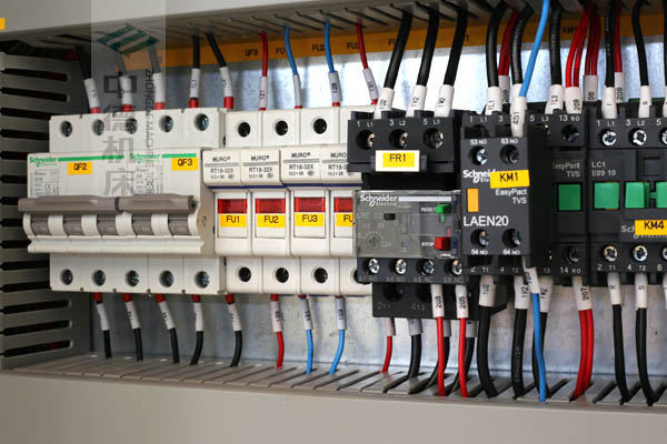 ZDPE10025采用法國(guó)進(jìn)口正品施耐德元?dú)饧€(wěn)定耐用壽命長(zhǎng).jpg ZDPE10025采用法國(guó)進(jìn)口正品施耐德元?dú)饧€(wěn)定耐用壽命長(zhǎng).jpg