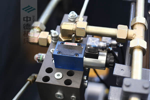 ZDPE10025-德國(guó)力士樂(lè)液壓閥組.jpg ZDPE10025-德國(guó)力士樂(lè)液壓閥組.jpg