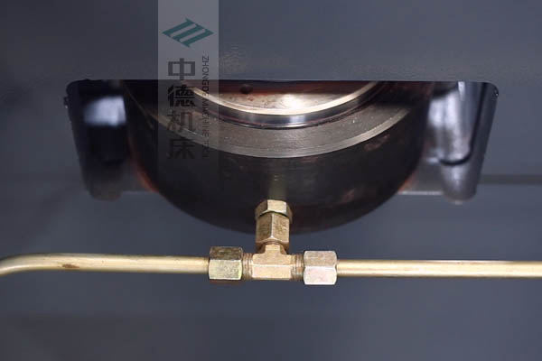 ZDPE10025高精度液壓撓度補(bǔ)償,高品質(zhì)油缸,有效補(bǔ)償中間位置角度偏差.jpg ZDPE10025高精度液壓撓度補(bǔ)償,高品質(zhì)油缸,有效補(bǔ)償中間位置角度偏差.jpg